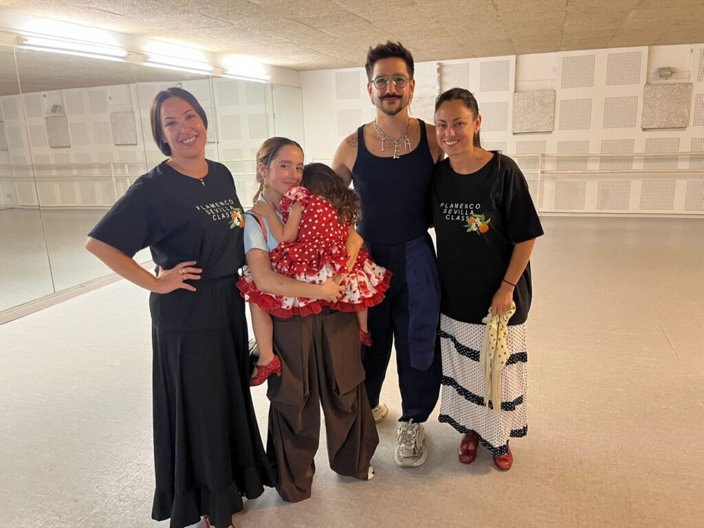 Camilo y Eva luna disfrutando de una clase de flamenco